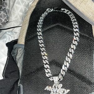 I’m selling a no money no friend chain